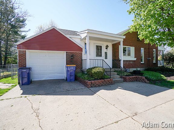 3rd image of 1758 32nd St SE
