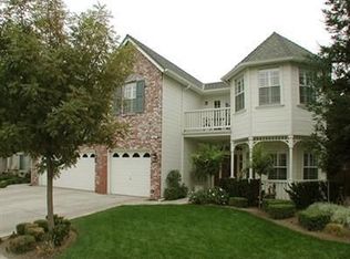 352 W Goshen Ave, Clovis, CA 93611