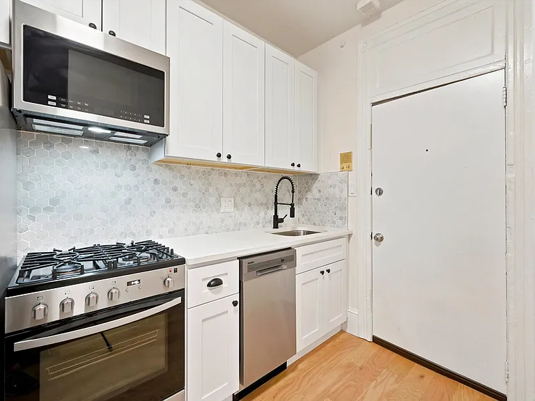 718-20 S 3rd St #2R — Photo 21