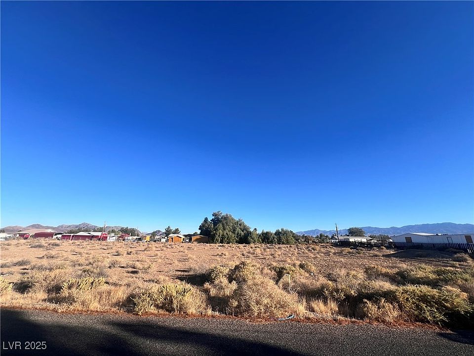 2nd image of 3420 Maple Rd