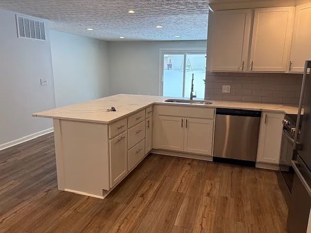 2 bed, 1.5 bath, 1100 sqft, $1,795 — Photo 3