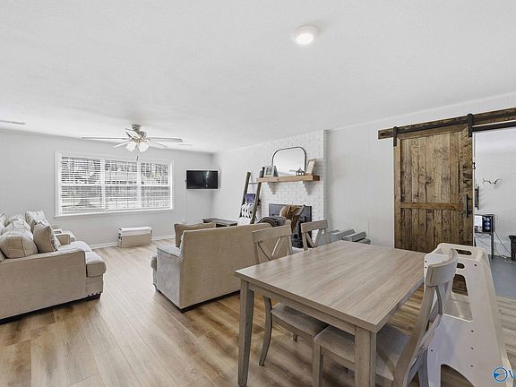 5th image of 1002 Rose Rd