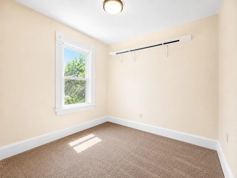 511 16th St NE — Photo 11