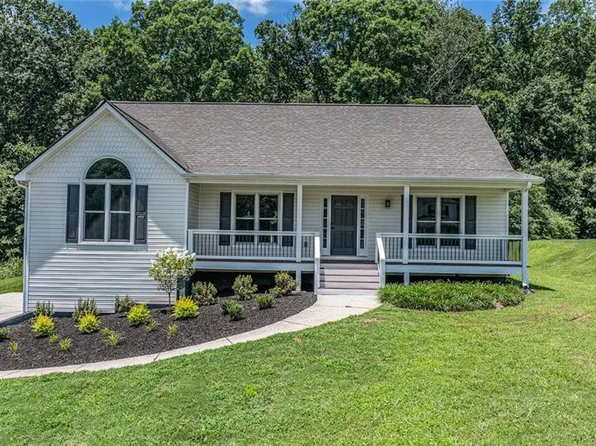 9050 Ivyshaw Dr, Gainesville, GA 30506