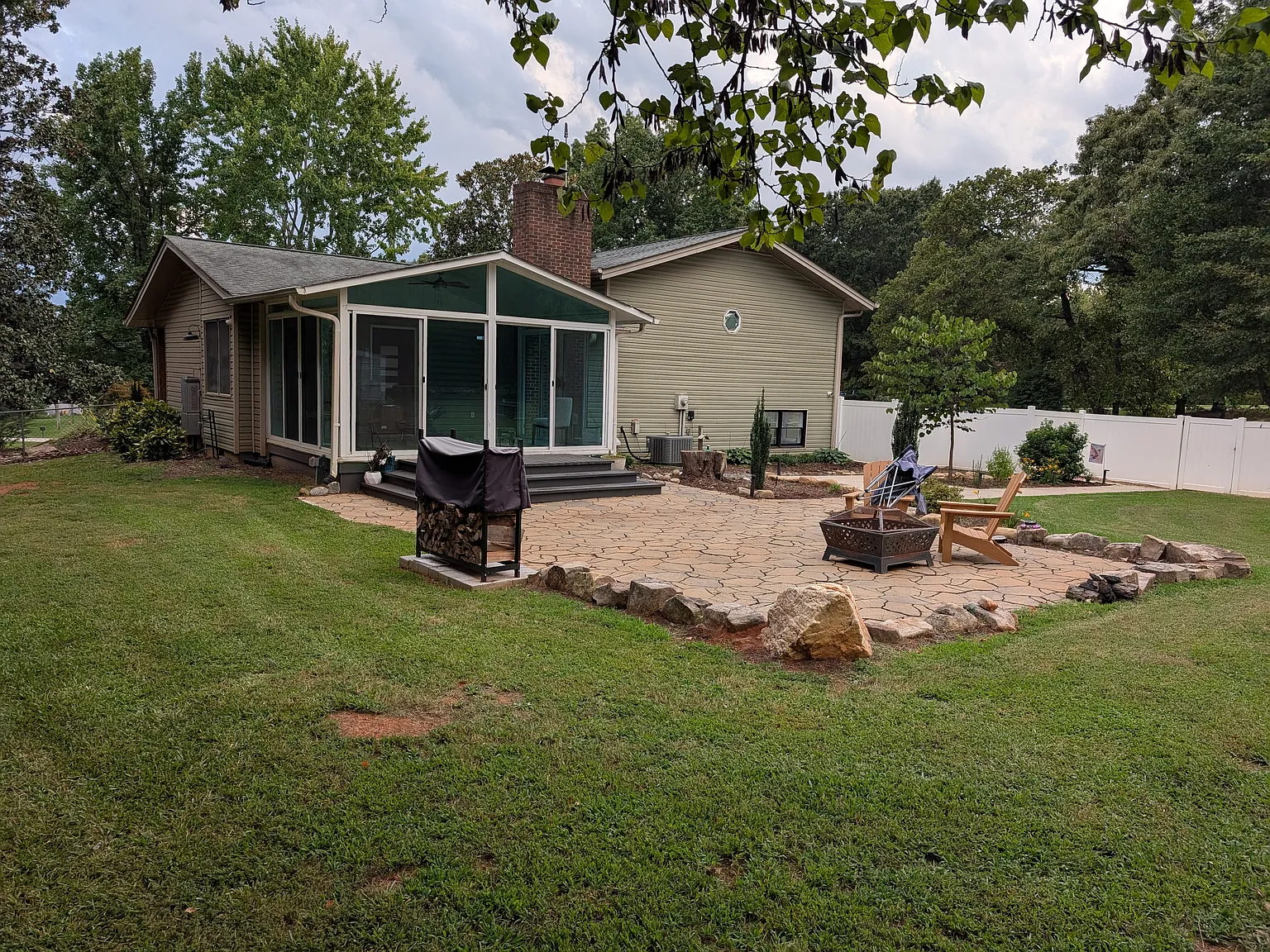 3 bed, 2232 sqft, $2,950 — Photo 3