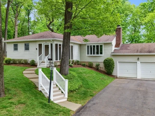 3 Northview Dr, Morris Plains Boro, NJ 07950