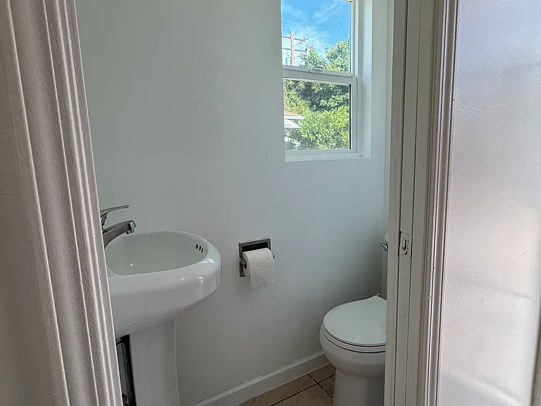 204 W Wells St — Photo 5