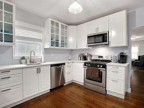 3rd image of 83 Reservoir Ave