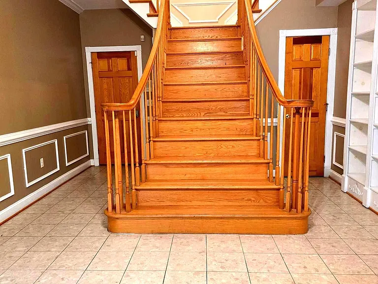 704 S Bond St — Photo 3