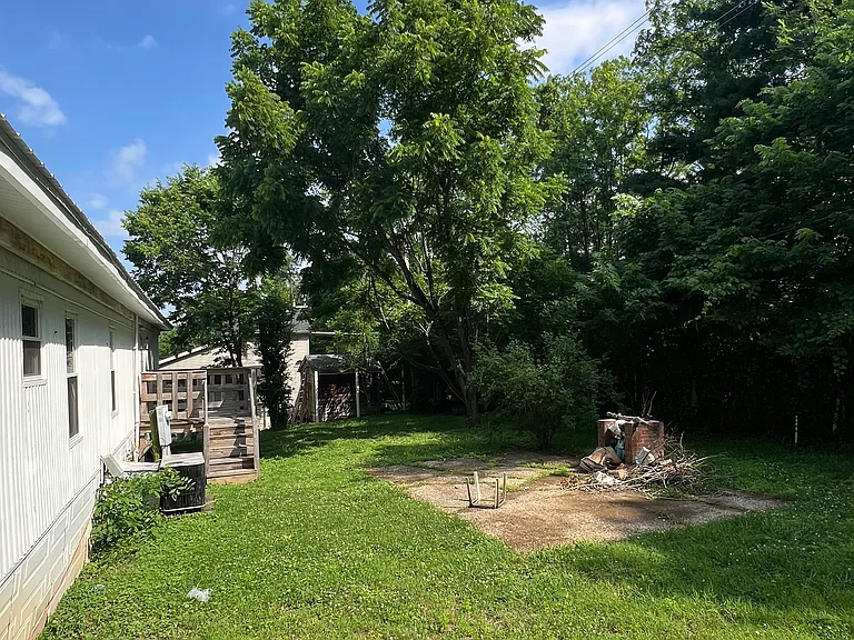 216 Catherman Dr — Photo 2