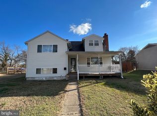 140 Sandy Beach Dr, Pasadena, MD 21122