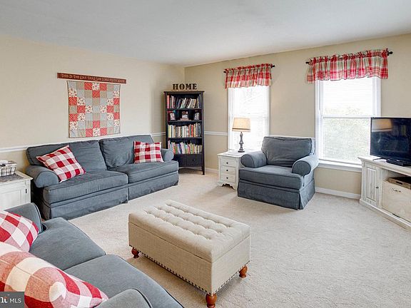 4th image of 208 Coldspring Dr