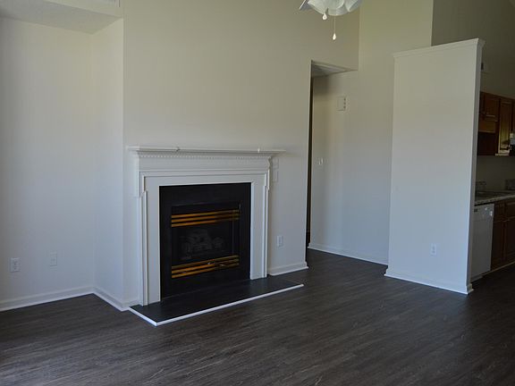 3rd image of 3304 Moseley Dr #A