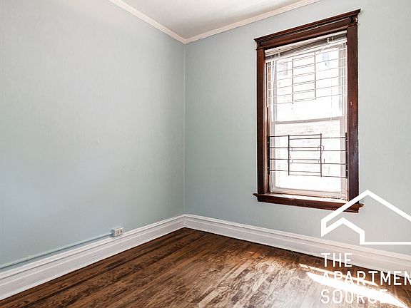 5th image of 1009 W Newport Ave #1