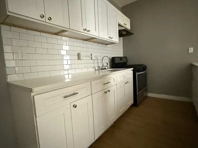 139 N 11th St #2RR — Photo 7