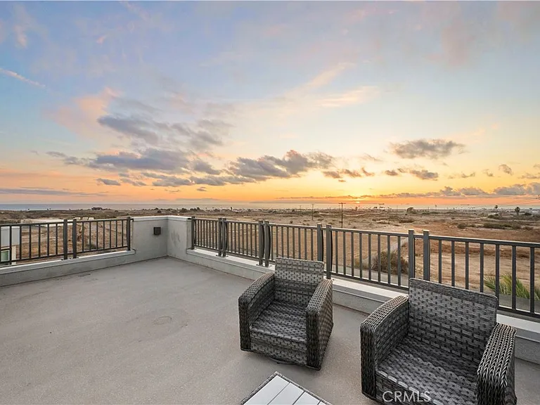 1068 Hampton Dr — Photo 41