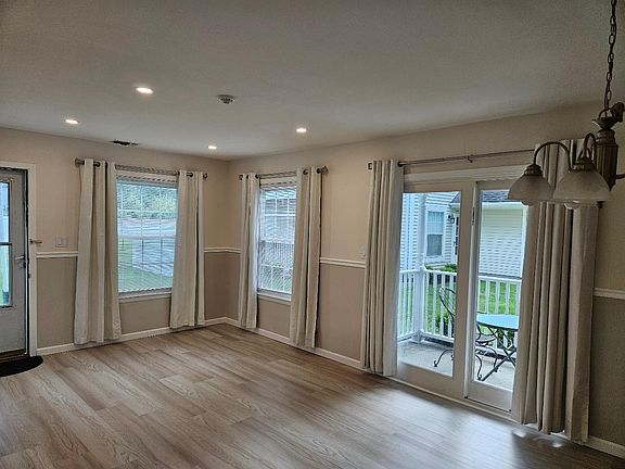 3rd image of 359 Artist Lake Dr