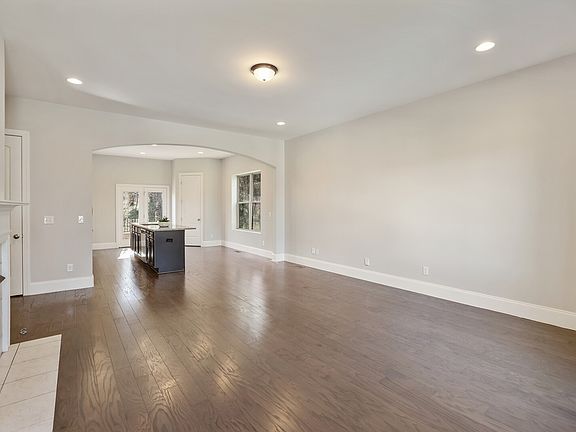 4th image of 921 Holgate Ct