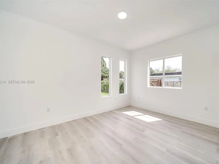 8990 N Miami Ave — Photo 32