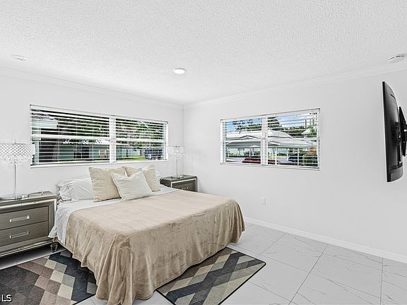 5th image of 3225 E Riverside Dr APT 34C