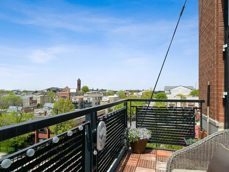 1 S Leavitt St #401 — Photo 14