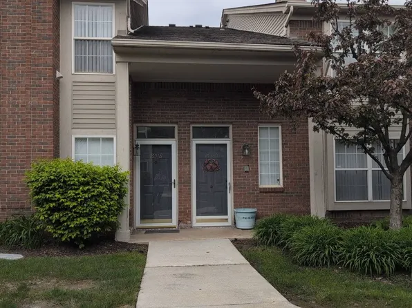 16520 Glenpointe Dr, Clinton Township, MI 48038