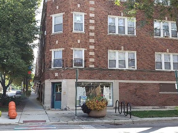 4th image of 910 Lyman Ave APT 2B