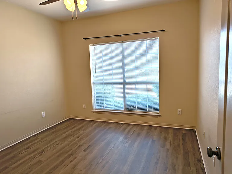 5725 Swords Dr — Photo 7