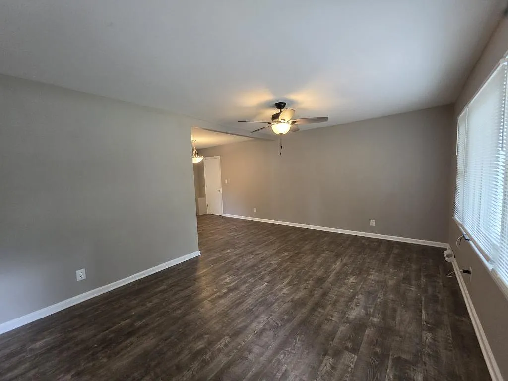 9006 Wornall Rd — Photo 2