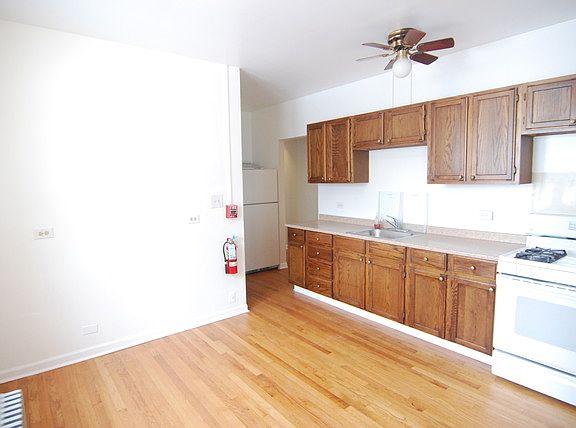 3rd image of 1210 W Jarvis Ave APT 1N