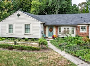 830 Croydon Rd, Rochester Hills, MI 48309