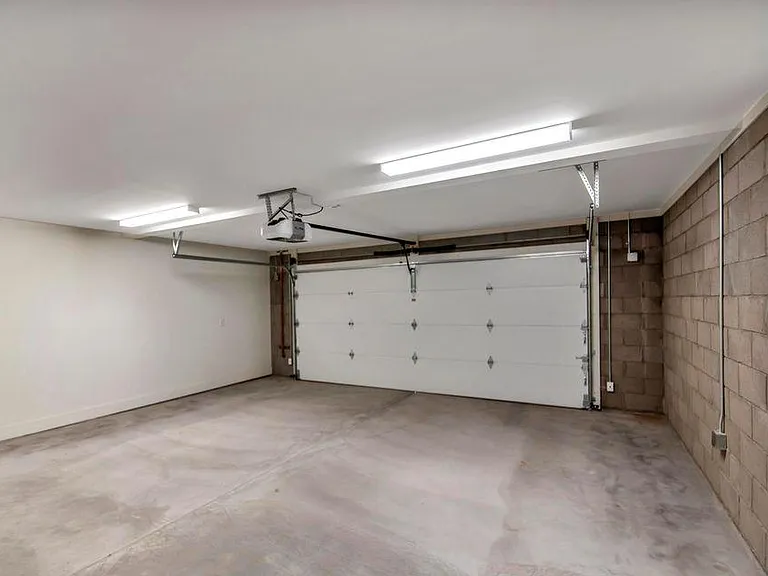 524 W Brown St — Photo 21
