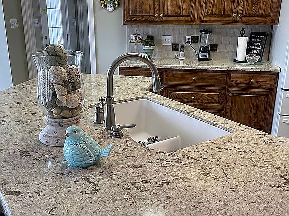3rd image of 4664 Cypress Lake Dr