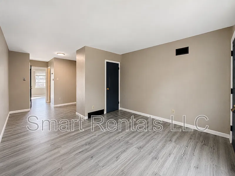 1 bed, 1.0 bath, 800 sqft, $749 — Photo 2