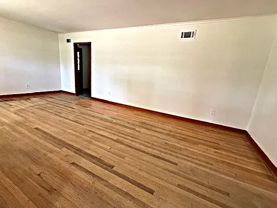 5243 Laurie Ln