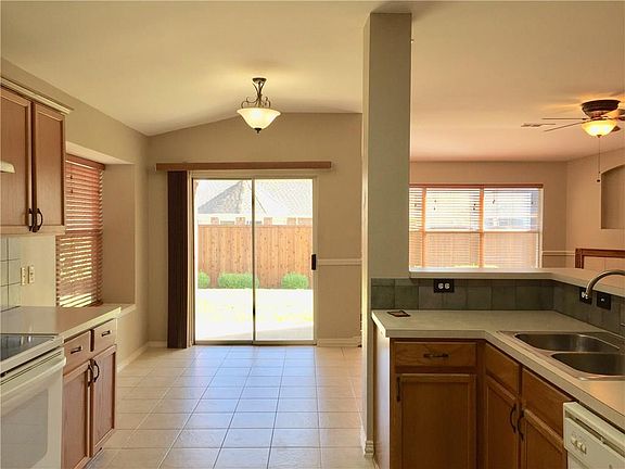 5th image of 2404 Tailburton Ct