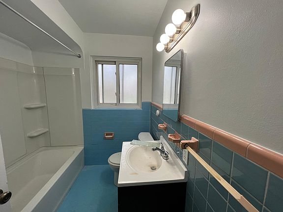 5th image of 23050 Sussex Ave