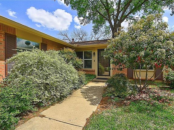 2nd image of 2808 Hollywood Dr