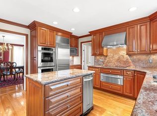 2 Liberty Ln, Lynnfield, MA 01940