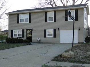 500 NE Castle Dr, Lees Summit, MO 64086