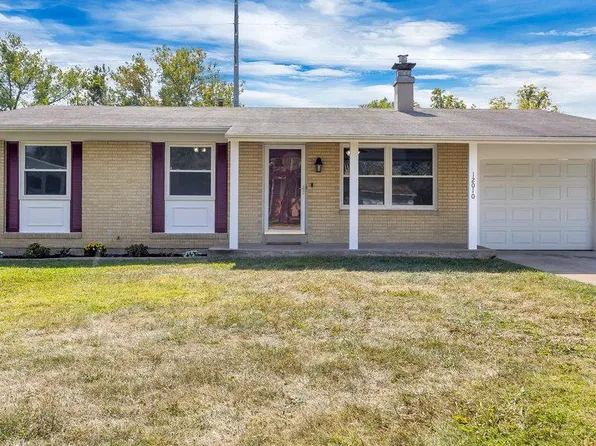 12010 Glenpark Dr, Maryland Heights, MO 63043