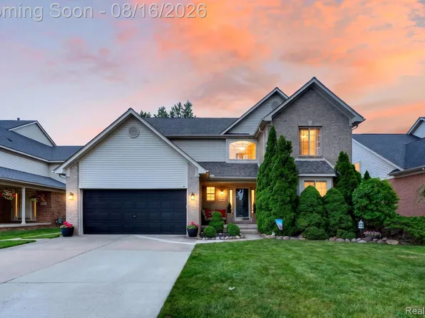 24245 Helene Dr, Brownstown, MI 48183