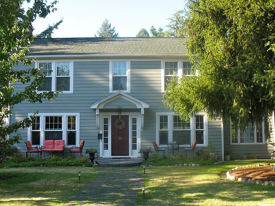 1715 E. Main St., Medford