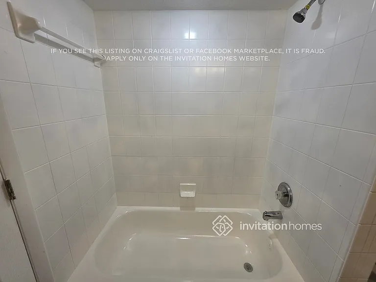 624 SE 18th Ter — Photo 16