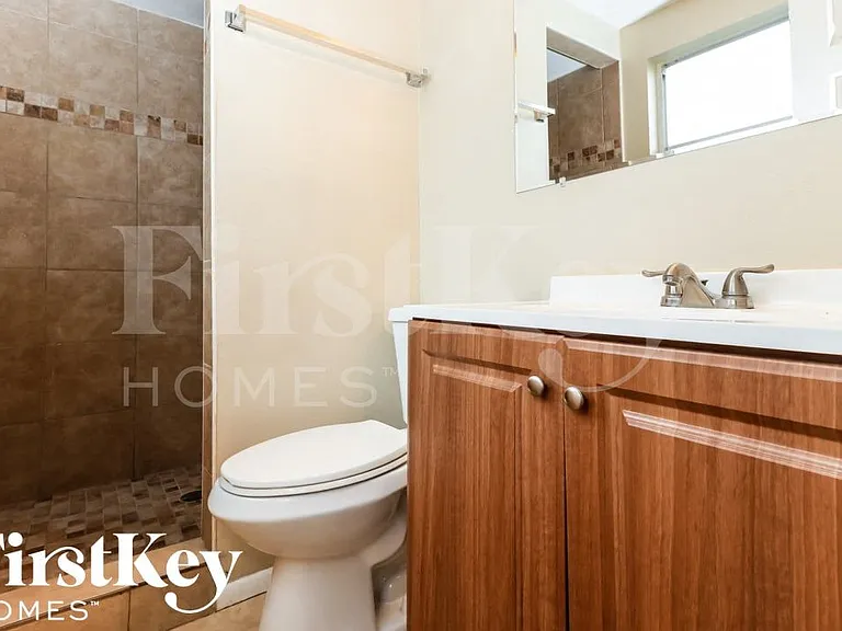 7124 Cay Dr — Photo 10