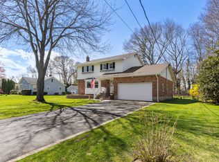 93 Saint Marys Dr, Riverhead, NY