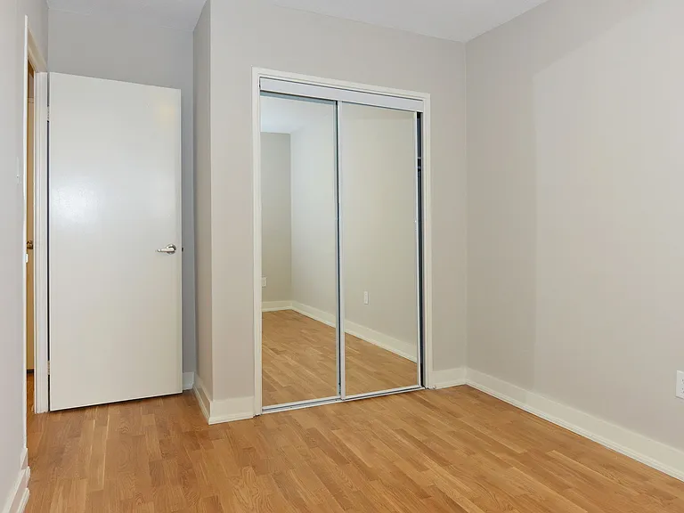 230 Oak St — Photo 37