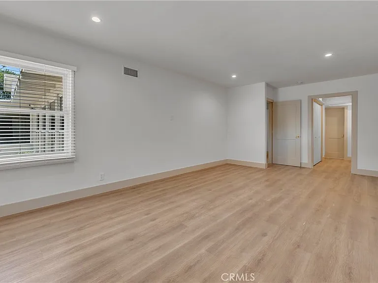 11944 Hesby St — Photo 21