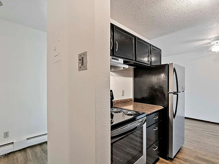 Winnetka Village Apts — Photo 10