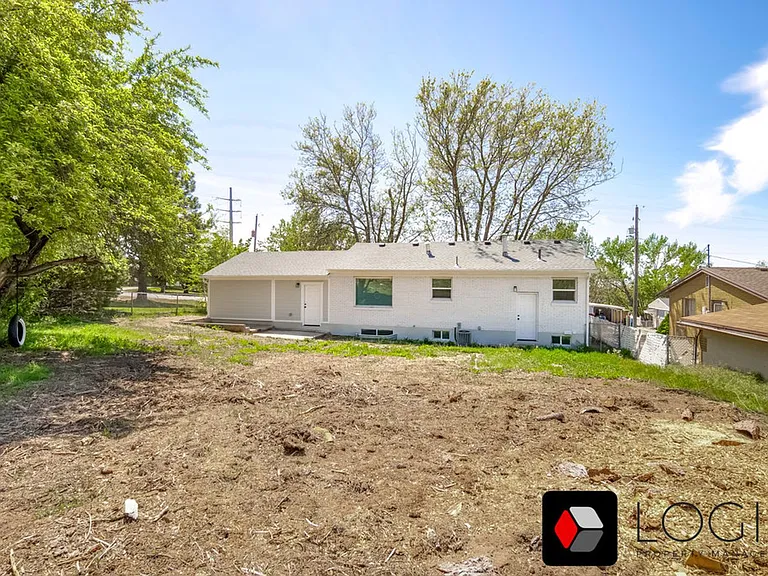 4050 S Porter Ave — Photo 2